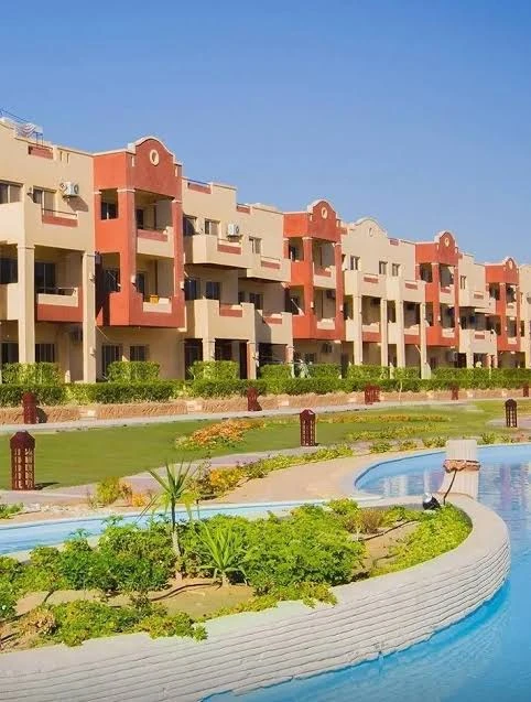 استلم فورا شالية ارضي بجاردن في لاسرينا راس سدر